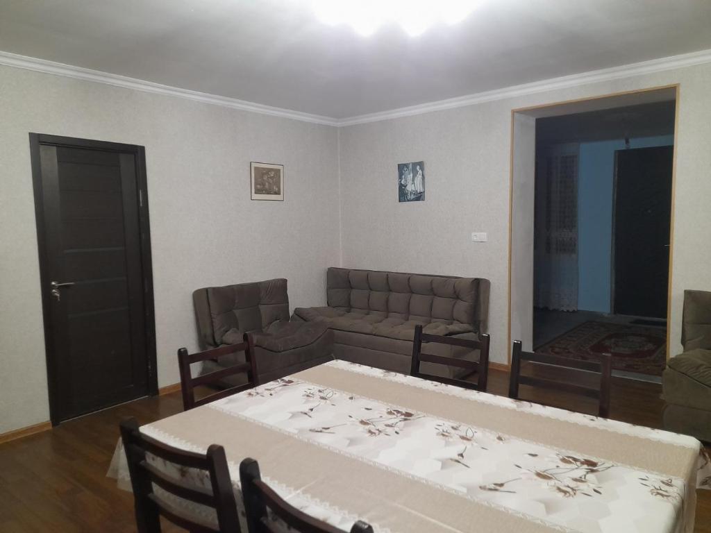 Амбролаури: Guest Tsibena House in Racha