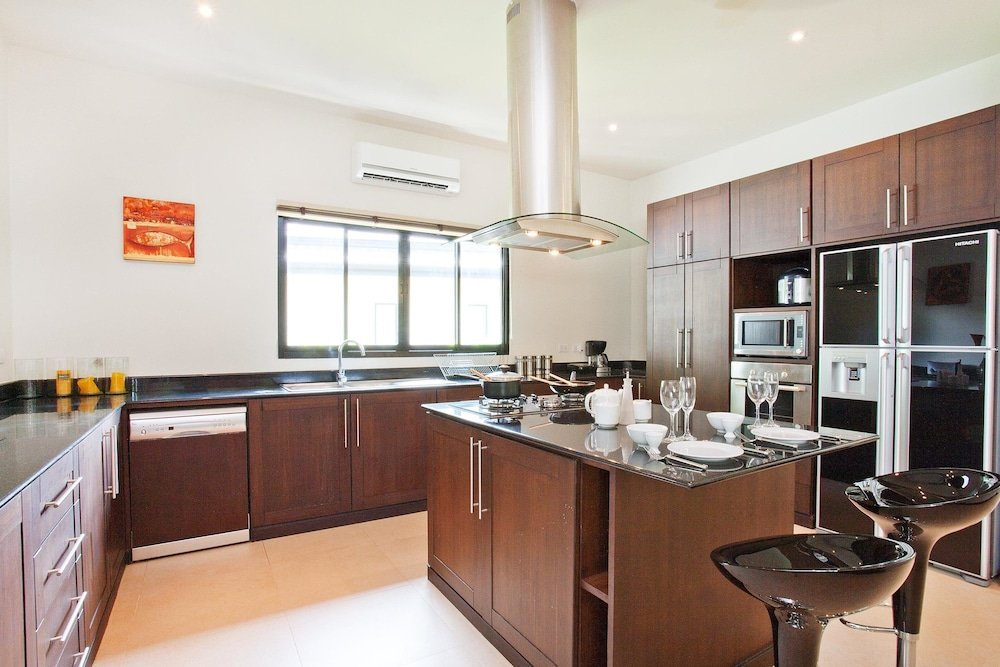 Пхукет: Villa Waew Opal 6 Bed Grand Property with In House Staff