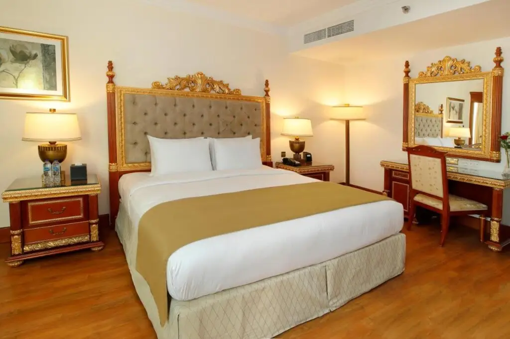 Дубай: Holiday Inn Bur Dubai - Embassy District