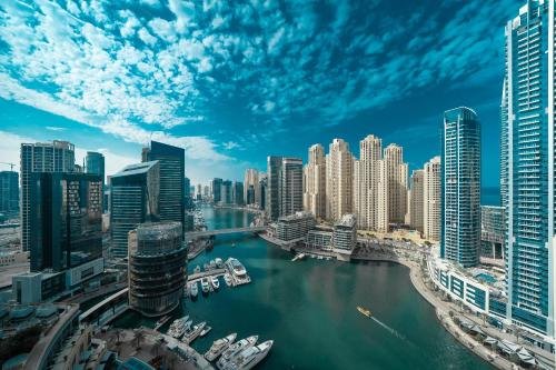 Дубай: Luton Vacation Homes - Address Dubai Marina Stylish Studio, Marina View
