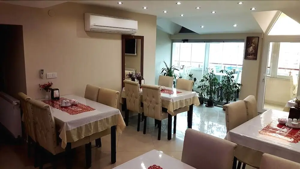 Боябат: Mentes Otel
