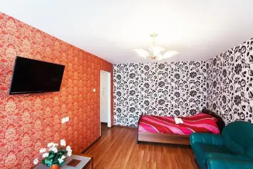 Вологда: Apartments Na Mira 80a