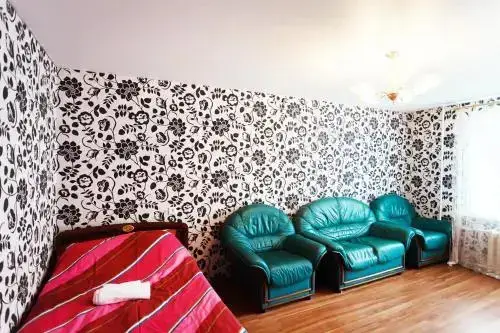 Вологда: Apartments Na Mira 80a