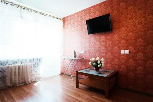 Вологда: Apartments Na Mira 80a