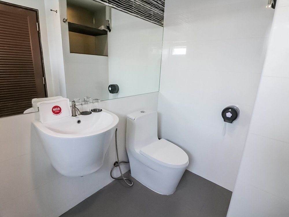 Nida Rooms Petchburi Crown 21 at Cubic Hotel — фото 1