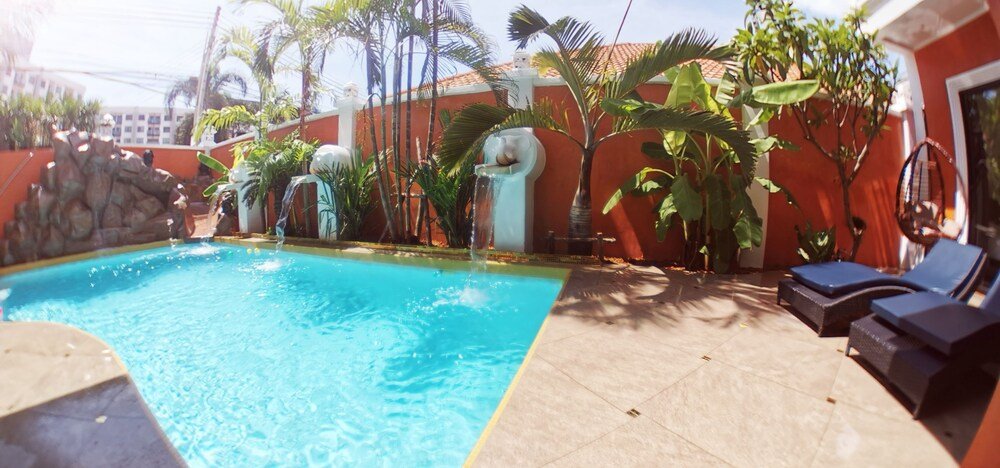 Паттайя: Tucheland Luxury Villa Pattaya 7BR