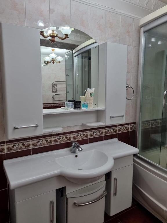 Алматы: LIFE HOUSE Almaty 3-х комнатная квартира на Ауэзова