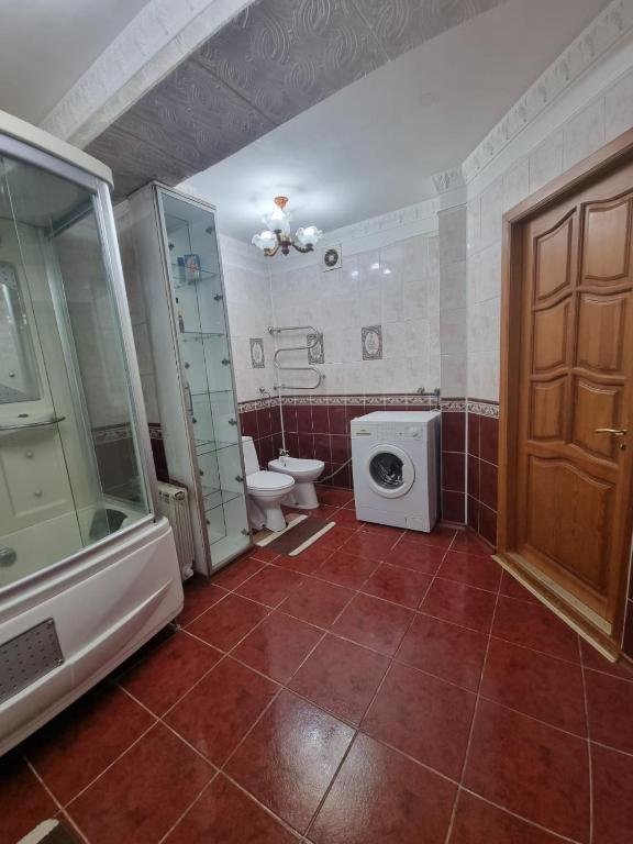 Алматы: LIFE HOUSE Almaty 3-х комнатная квартира на Ауэзова