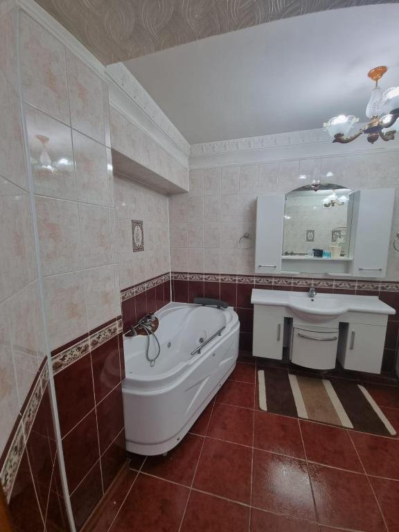 Алматы: LIFE HOUSE Almaty 3-х комнатная квартира на Ауэзова