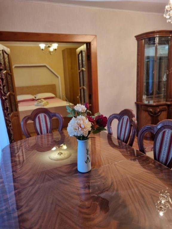 Алматы: LIFE HOUSE Almaty 3-х комнатная квартира на Ауэзова