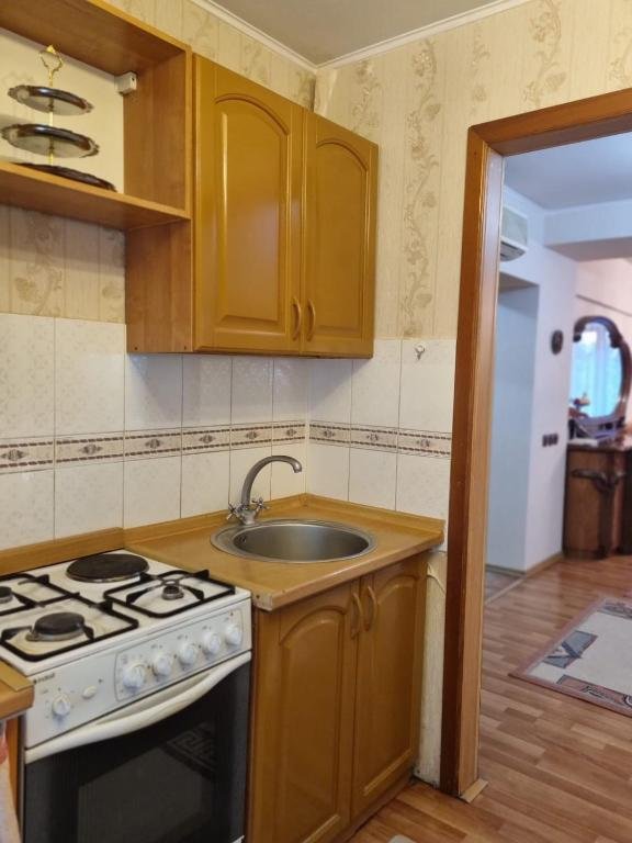 Алматы: LIFE HOUSE Almaty 3-х комнатная квартира на Ауэзова