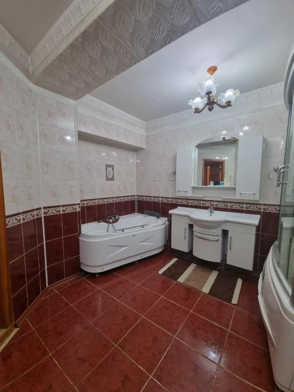 Алматы: LIFE HOUSE Almaty 3-х комнатная квартира на Ауэзова
