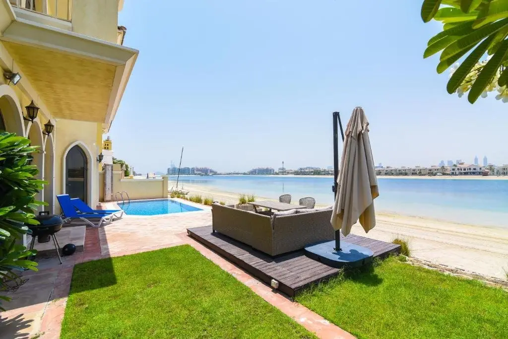 Дубай: Beautiful Palm Villa with Private Beach & Pool