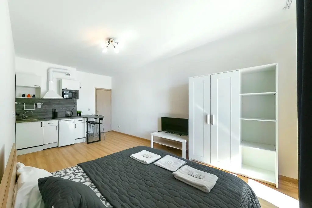 Екатеринбург: Apartments on Akademika Parina street 46/5