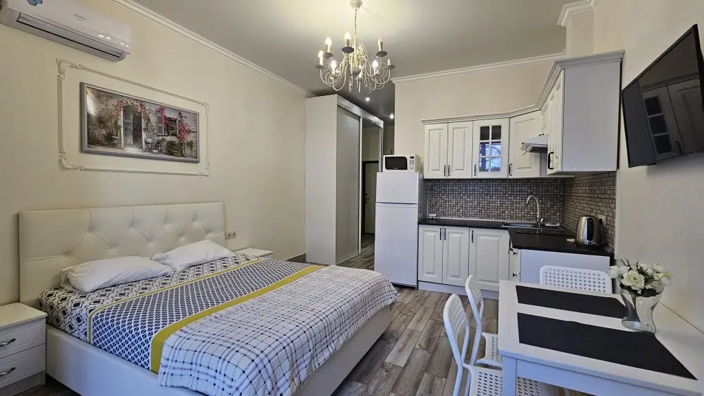 Апартаменты Уютная Студия в Центре на Войкова от HomeHotelSochi — фото 1