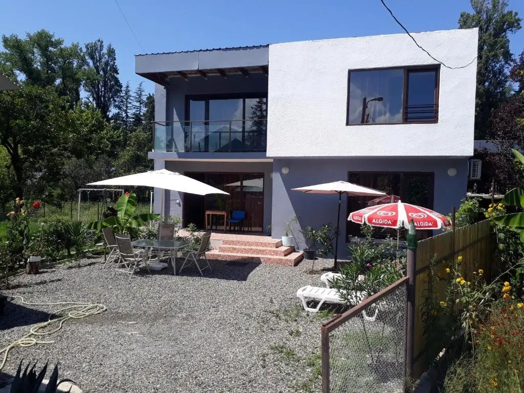 Уреки: Natalie's house