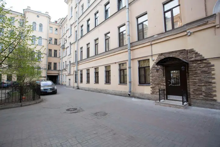 Санкт-Петербург: Меблированные комнаты на Невском 136