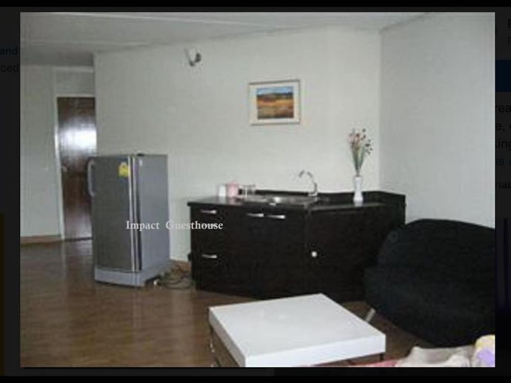 Паккрет: Room in Apartment - Thailand Taxi & Apartment Hostel