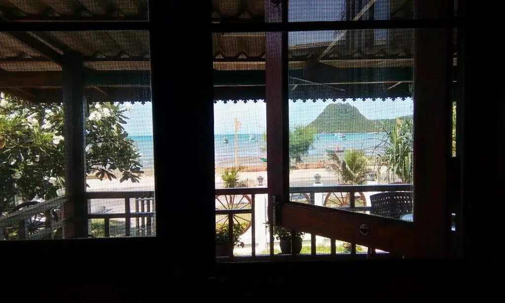 Прачуапкхирикхан: Seesea Thai Wooden House on Beachfront