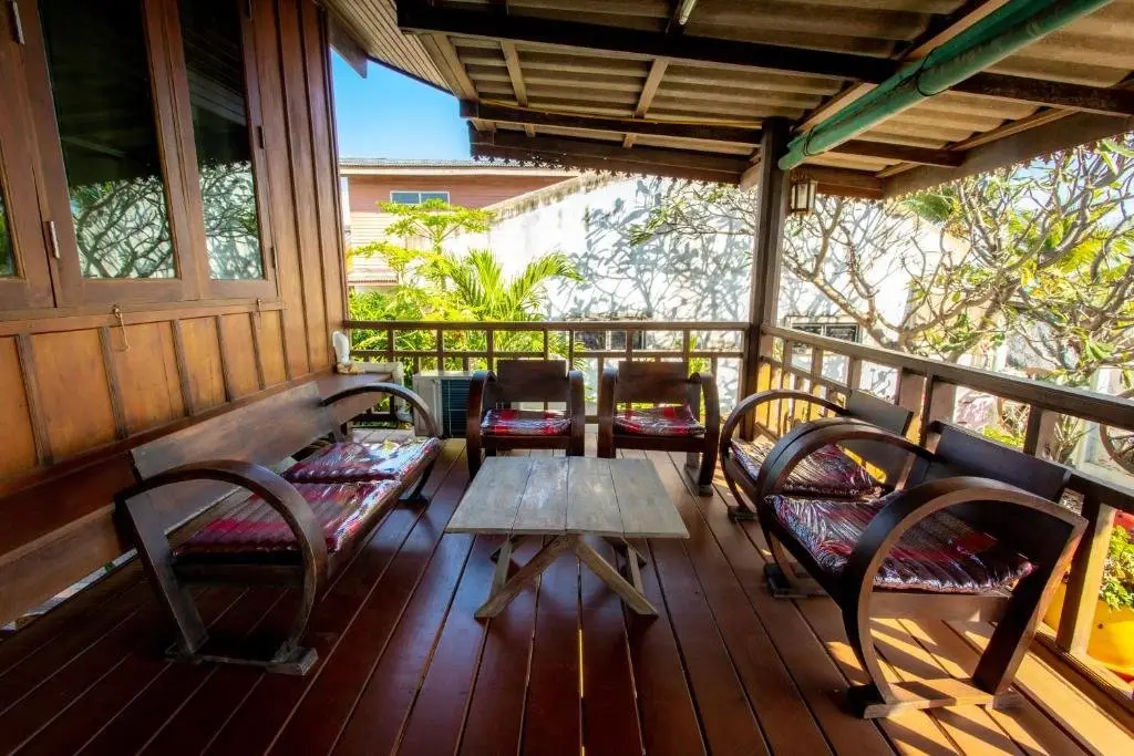 Прачуапкхирикхан: Seesea Thai Wooden House on Beachfront