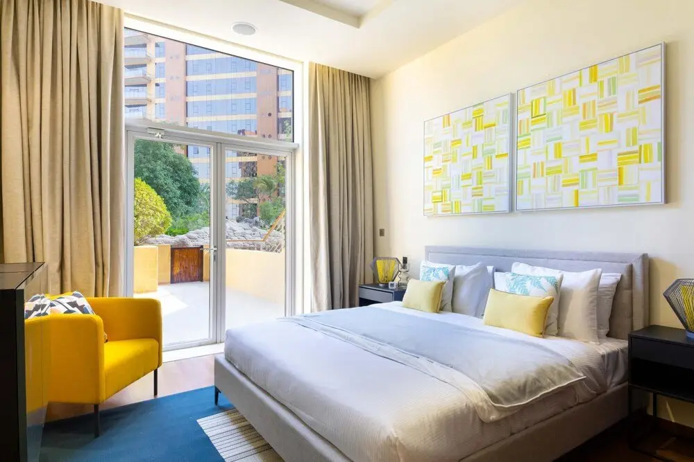 Дубай: Luxury Urban Chic Apt on Palm w Prvt Beach Access