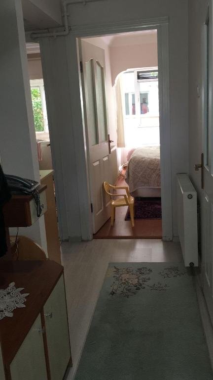 Измир: 100m2 Apartment, Central Location, Free Parking