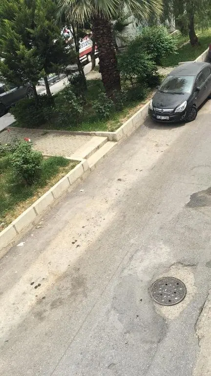 Измир: 100m2 Apartment, Central Location, Free Parking