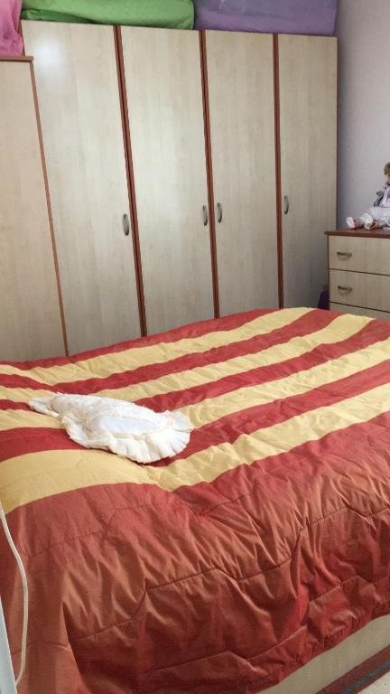 Измир: 100m2 Apartment, Central Location, Free Parking