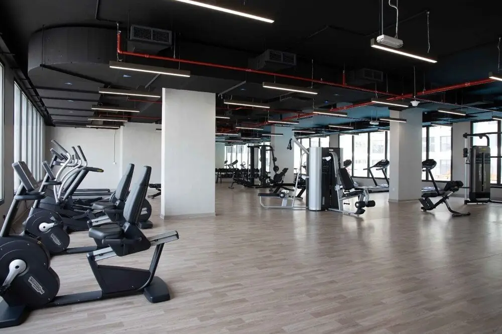 Дубай: Modern 1 BR in Town Square Park Bnbmehomes