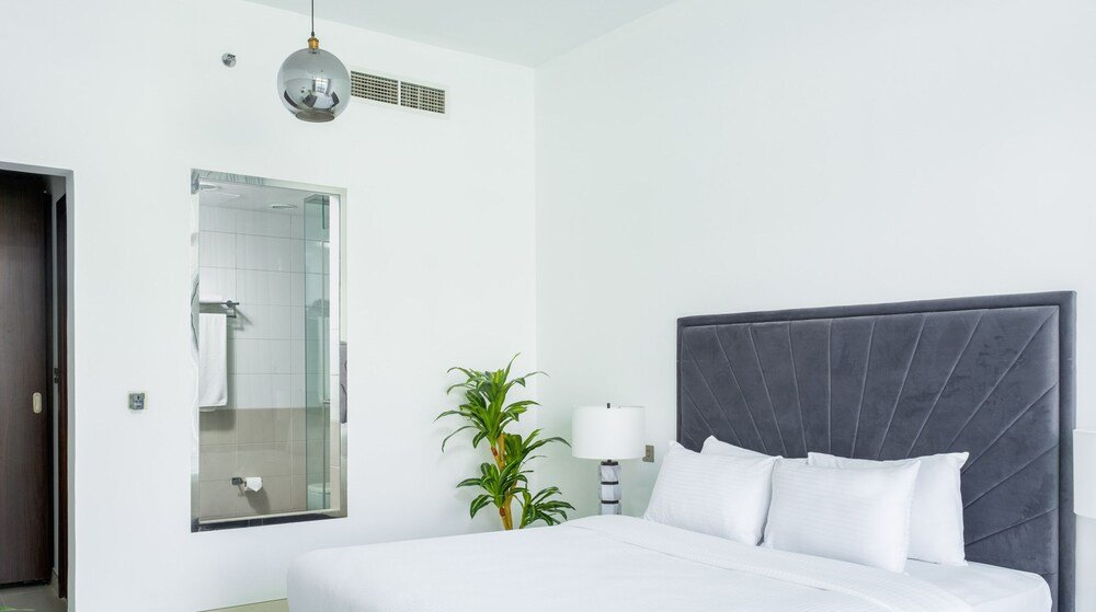 LUX Holiday Home - Azure Residence 4 — фото 1