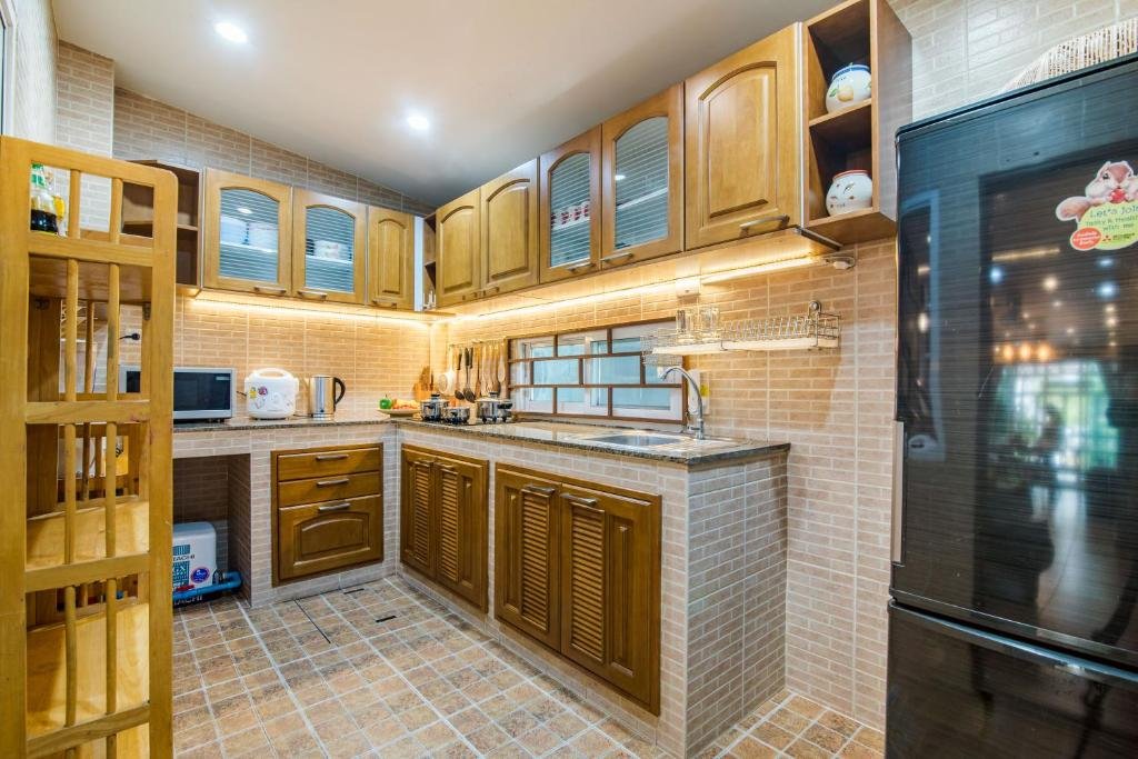 Super nice townhouse in city center, 10 minutes walk to beach, night market ... — фото 1