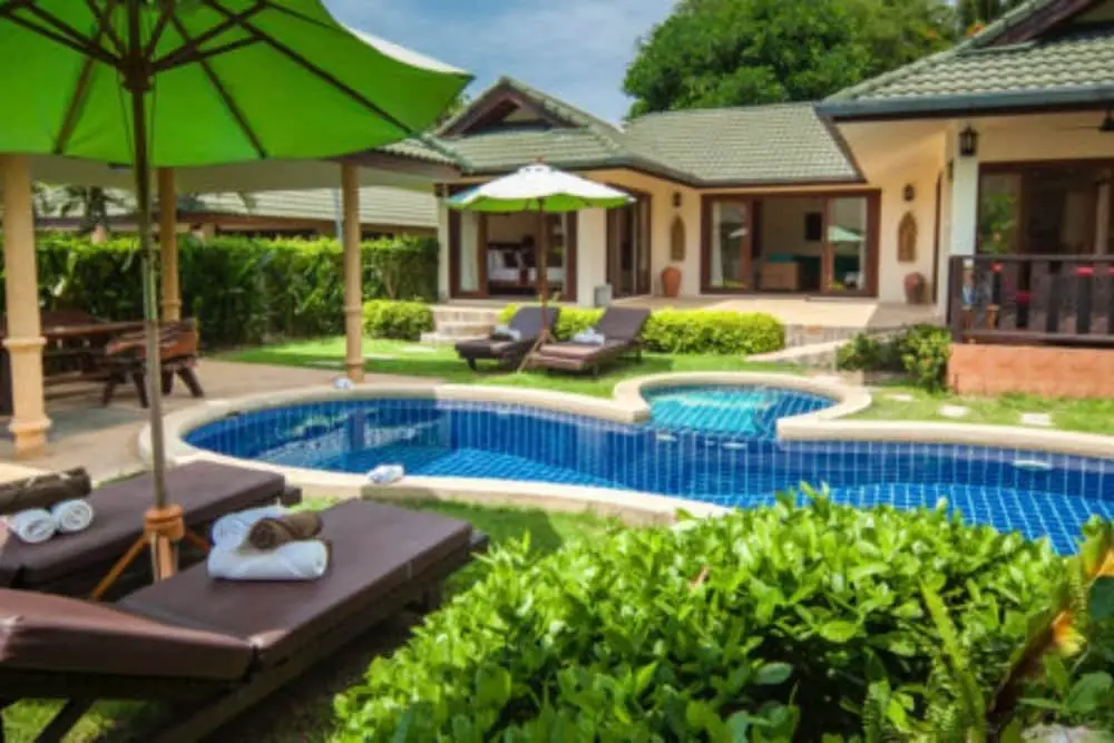 Самуи: 3 Bedroom Pool Villa 20 seconds from Samrong beach front