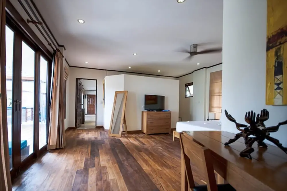 Самуи: 3 Bedroom Pool Villa 20 seconds from Samrong beach front