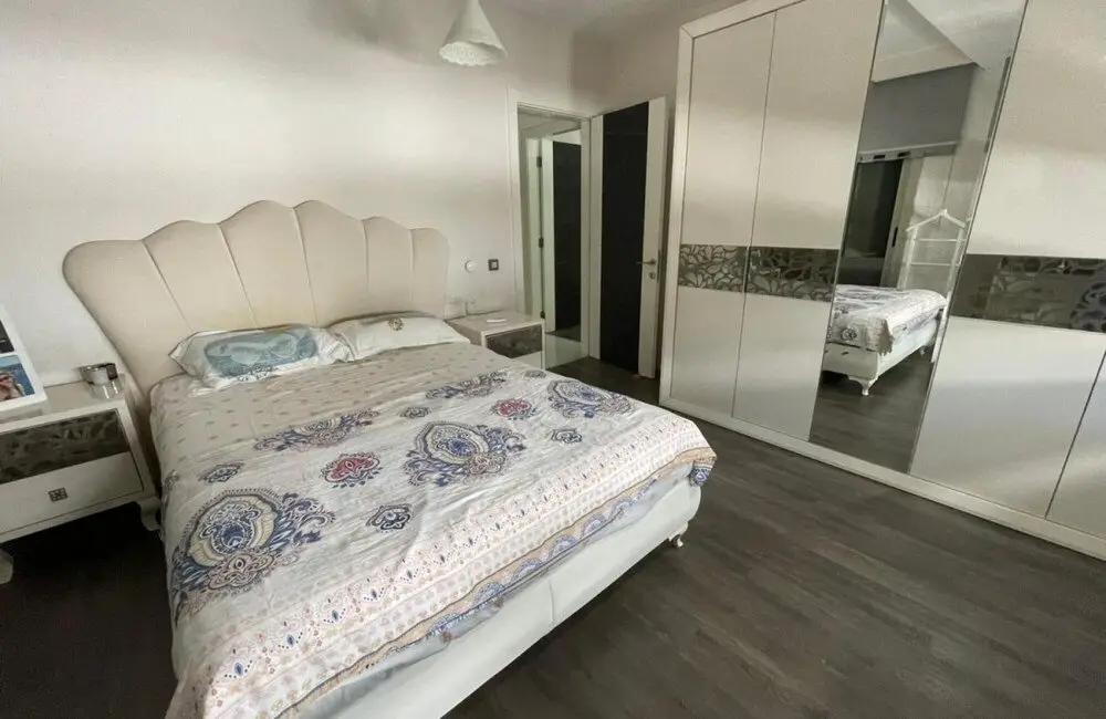 Измир: Central Apartment Near Sea With Balcony in Karsiyaka Zmir