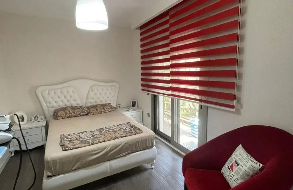 Измир: Central Apartment Near Sea With Balcony in Karsiyaka Zmir