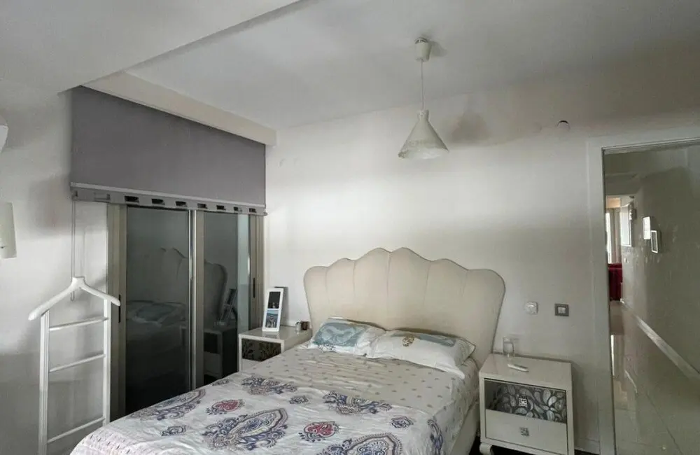 Измир: Central Apartment Near Sea With Balcony in Karsiyaka Zmir