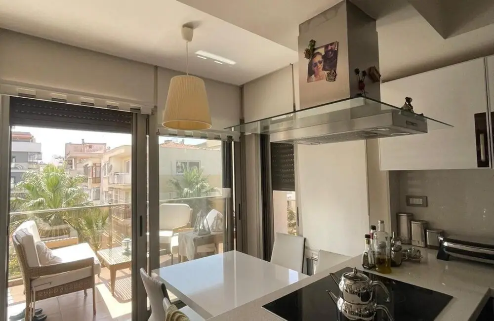 Измир: Central Apartment Near Sea With Balcony in Karsiyaka Zmir