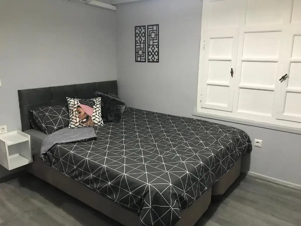 Мармарис: Lovely studio in excellent central location 1 min walk to beach with air/con