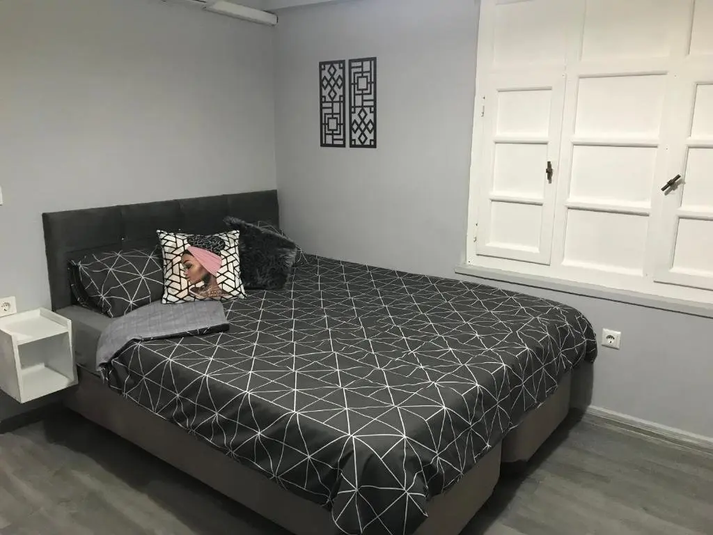 Мармарис: Lovely studio in excellent central location 1 min walk to beach with air/con