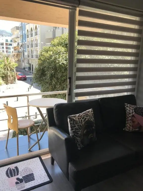 Мармарис: Lovely studio in excellent central location 1 min walk to beach with air/con
