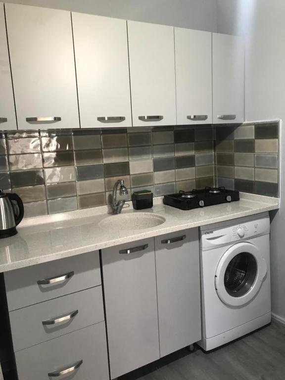 Мармарис: Lovely studio in excellent central location 1 min walk to beach with air/con