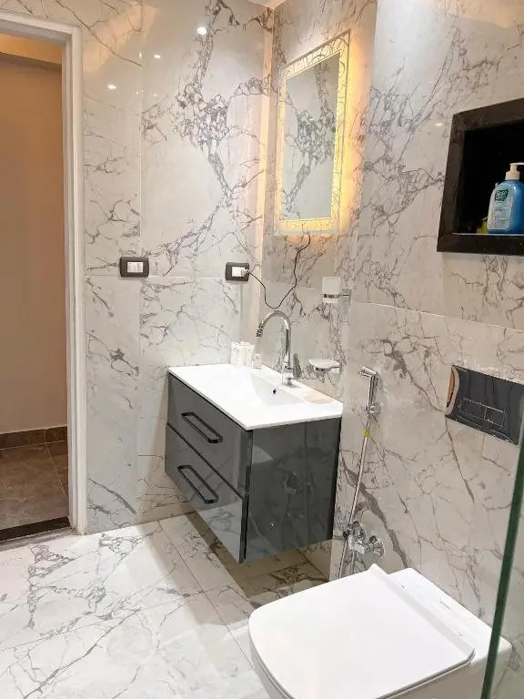 Александрия: Lovely 3 Bed Apt Side View In Heart Of Alexandria