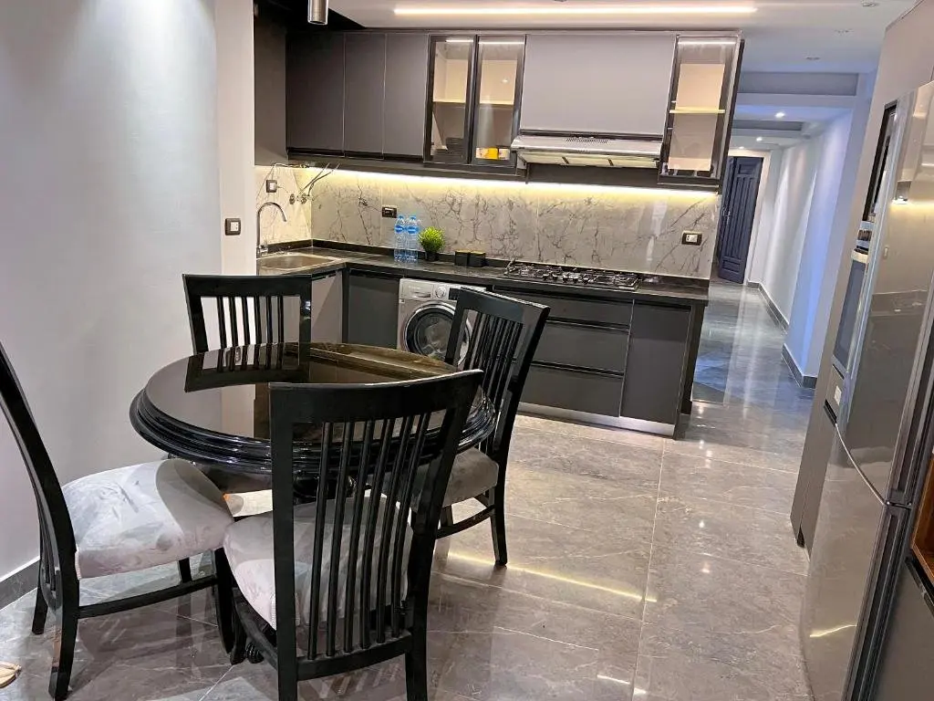 Александрия: Lovely 3 Bed Apt Side View In Heart Of Alexandria