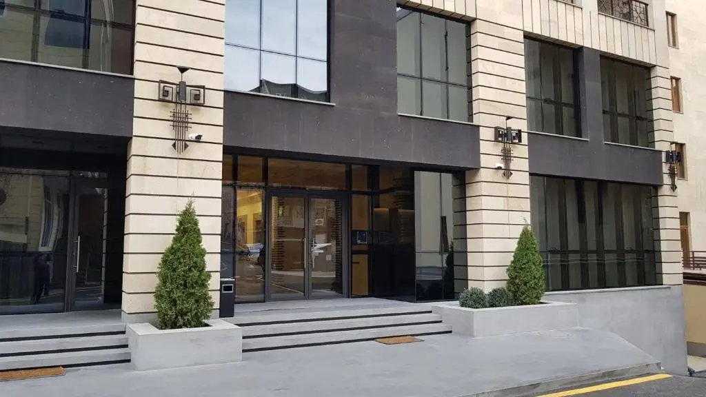 Ереван: New Modern 2 Bedroom in New Building, near Northern Avenue