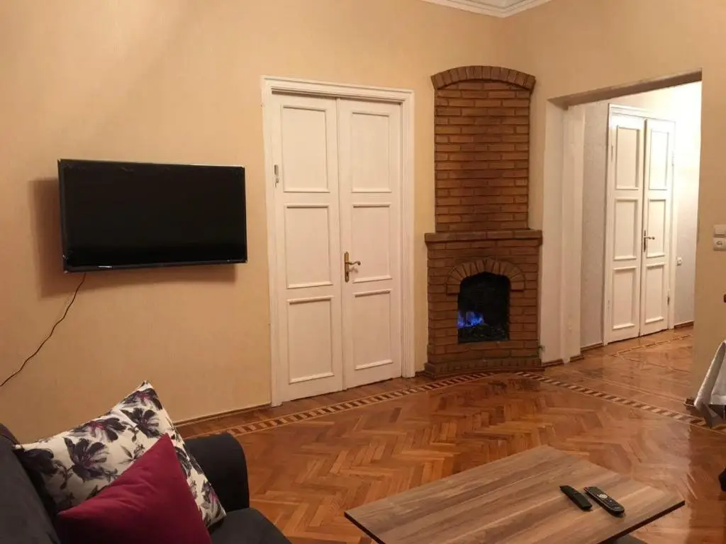 NİZAMİ STREET Center apartment — фото 1