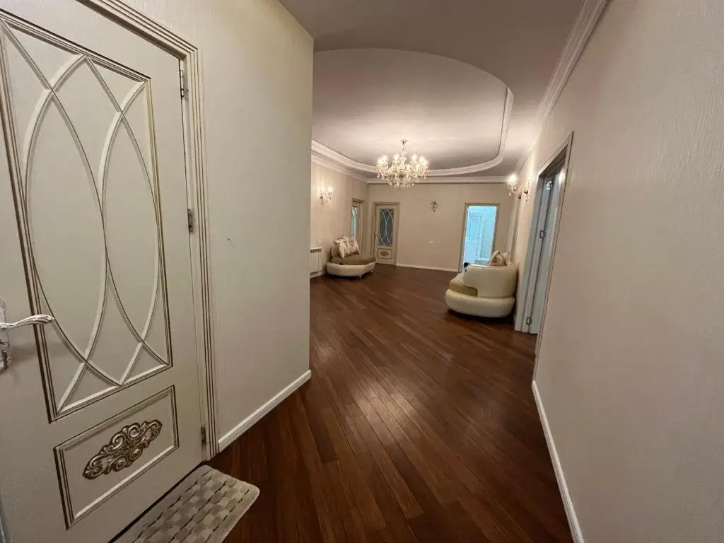 Баку: NİZAMİ STREET Center apartment