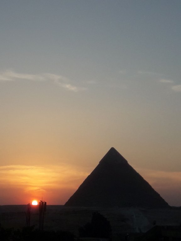 Гиза: Three Giza pyramids inn