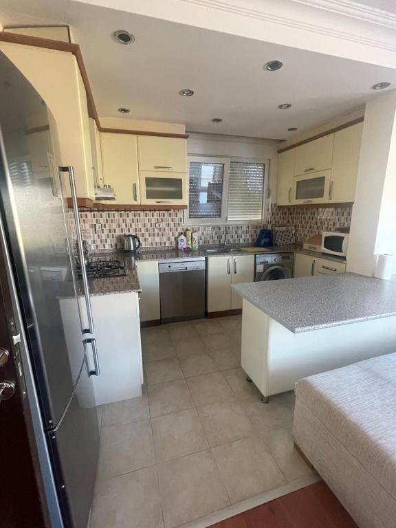 Only 5 minutes walking Konyaalti Beach 2+1 flat — фото 1