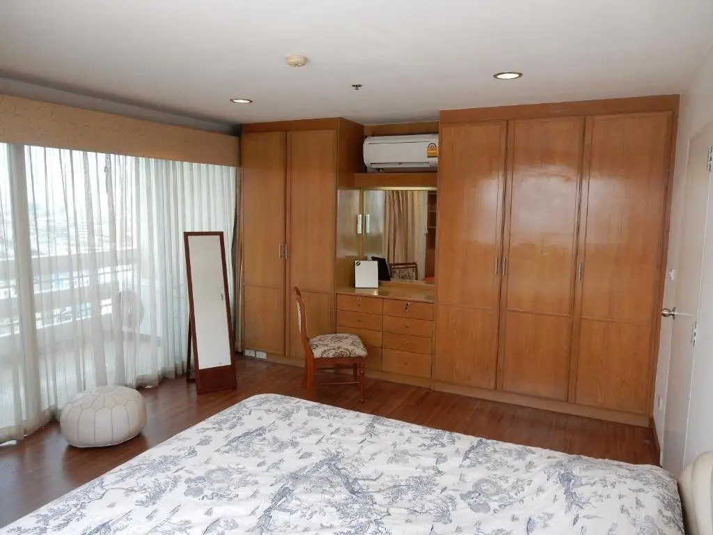 Бангкок: Modern Home Tower Apartment