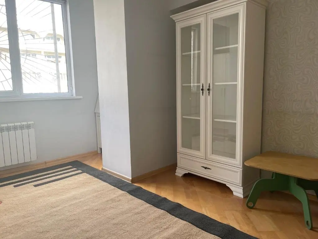 Алматы: Lovely 3 bedroom apartment with free parking